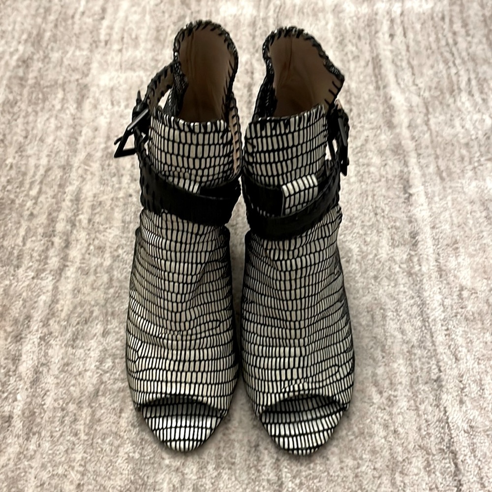 House of Harlow heels